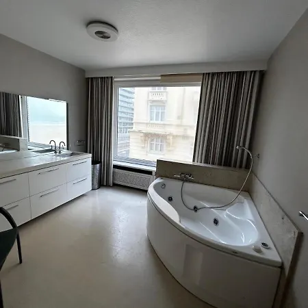 Very Spacious Family With Seaview T16 * Οστένδη